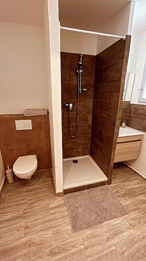 Appartement T2 Centre Village Cucuron Zewnętrze zdjęcie