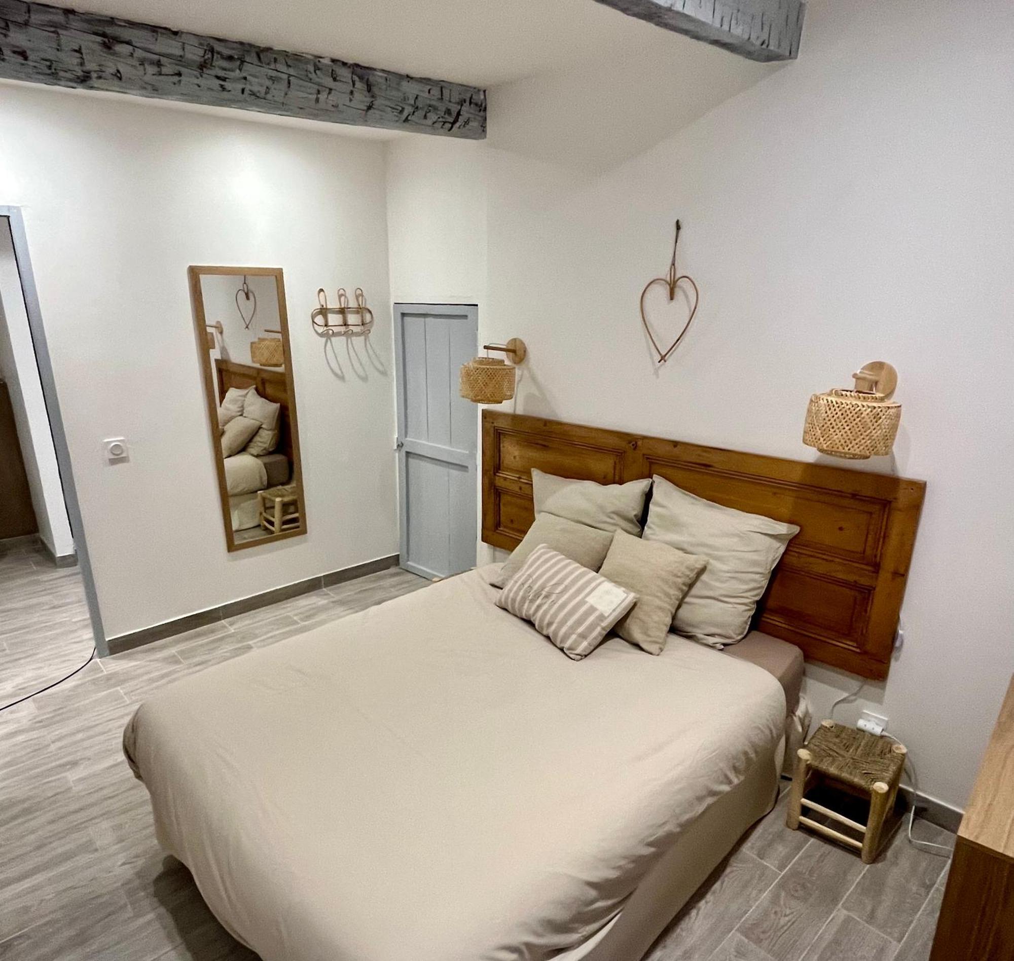 Appartement T2 Centre Village Cucuron Zewnętrze zdjęcie